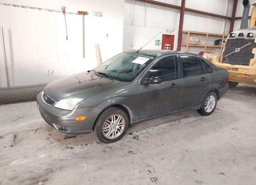 Photo 2 of 2007 Ford Focus S/SE/SES (VIN 1FAHP34N77W167300)