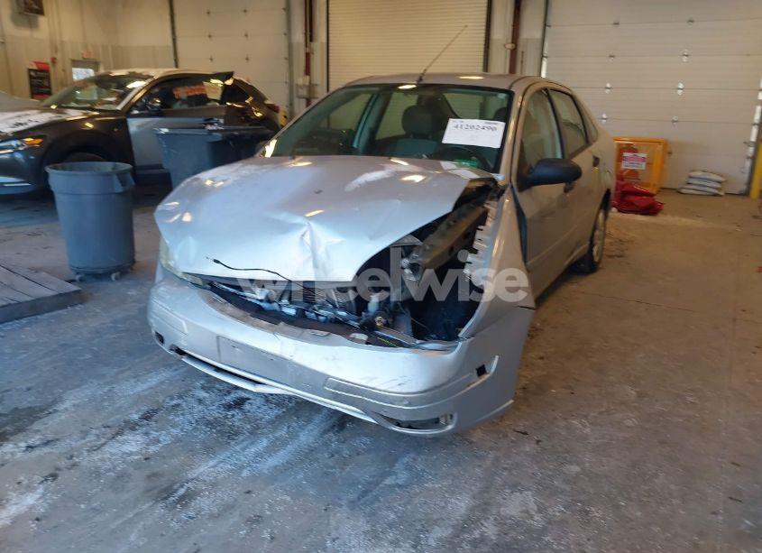 Photo 2 of 2007 Ford Focus S/SE/SES (VIN 1FAHP34N77W357176)