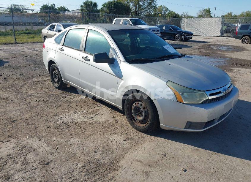 2009 Ford Focus S (VIN 1FAHP34N79W221813) main photo