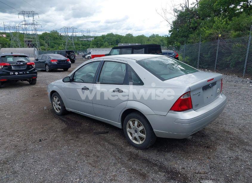 Photo 3 of 2005 Ford Focus ZX4 (VIN 1FAHP34N95W240955)