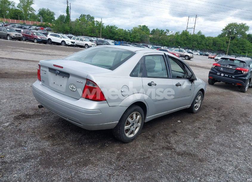 Photo 4 of 2005 Ford Focus ZX4 (VIN 1FAHP34N95W240955)