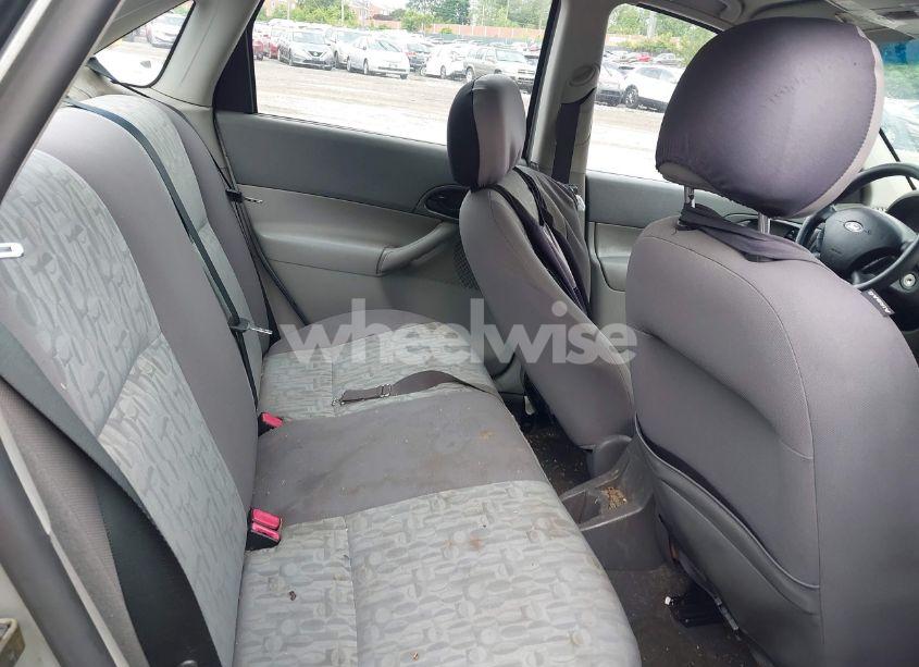 Photo 8 of 2005 Ford Focus ZX4 (VIN 1FAHP34N95W240955)