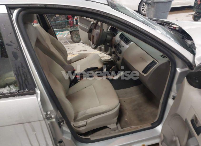 Photo 5 of 2009 Ford Focus S (VIN 1FAHP34N99W107098)