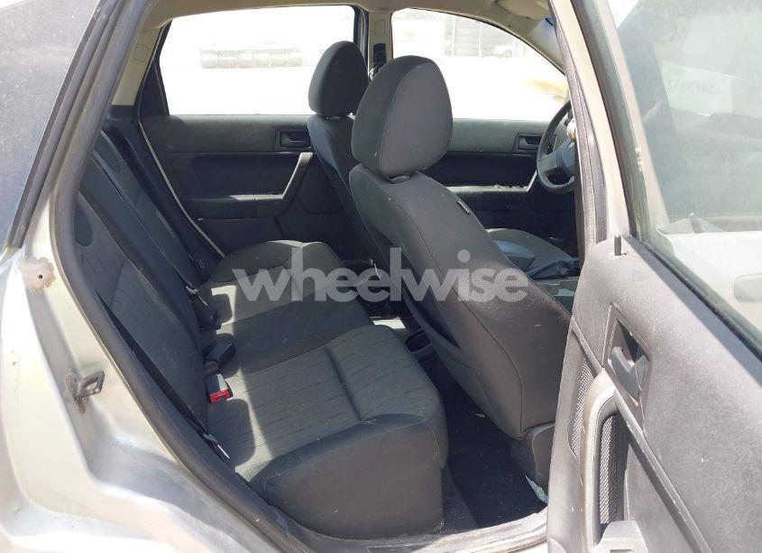 Photo 8 of 2009 Ford Focus SE (VIN 1FAHP35N09W119428)