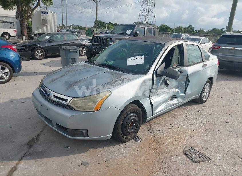 Photo 2 of 2009 Ford Focus SE (VIN 1FAHP35N09W122460)