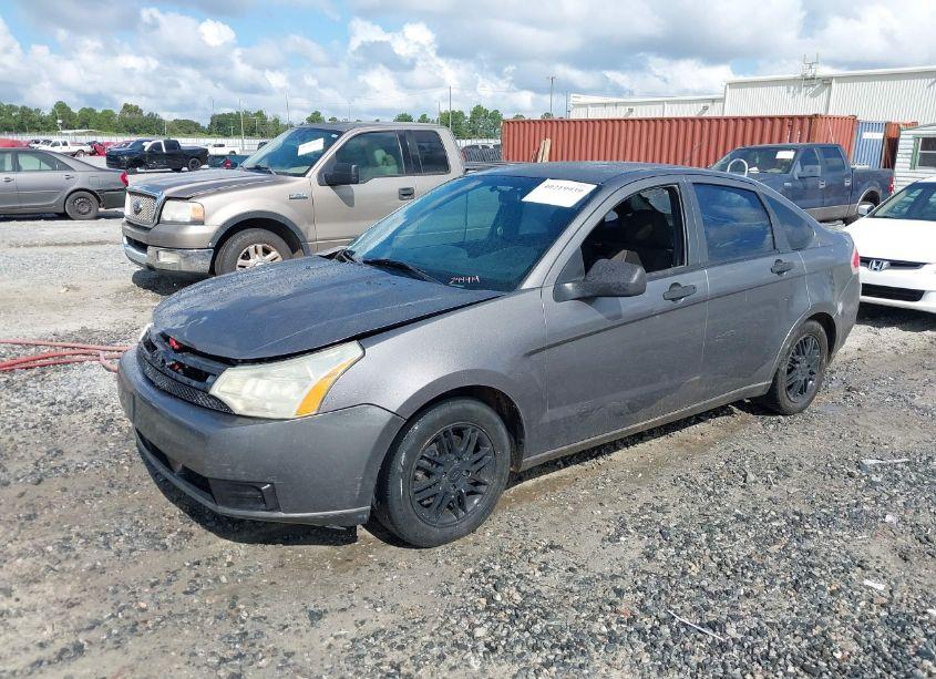 Photo 2 of 2009 Ford Focus SE (VIN 1FAHP35N09W244414)