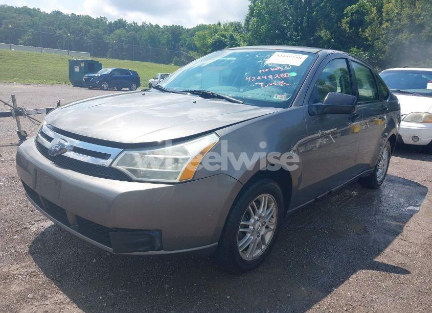 Photo 2 of 2009 Ford Focus SE (VIN 1FAHP35N09W263450)