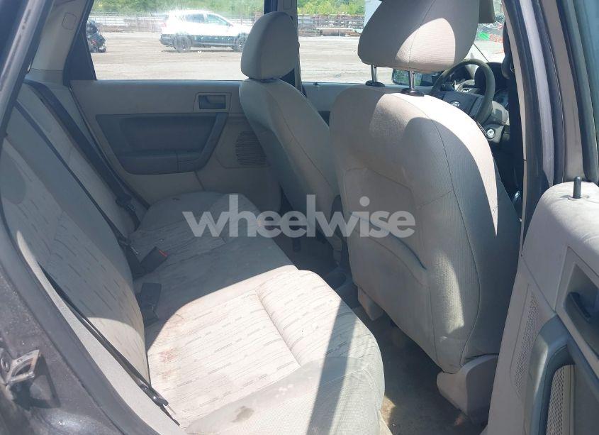 Photo 8 of 2009 Ford Focus SE (VIN 1FAHP35N09W263450)