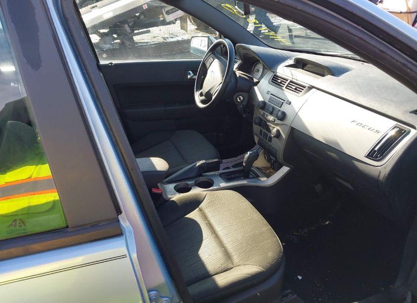 Photo 5 of 2008 Ford Focus SE/SES (VIN 1FAHP35N18W254982)