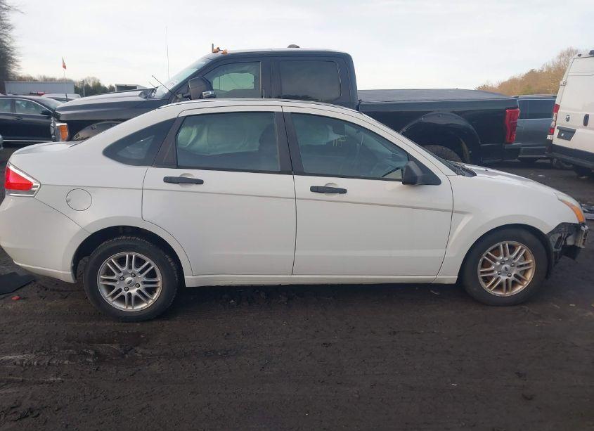 Photo 14 of 2009 Ford Focus SE (VIN 1FAHP35N19W105084)