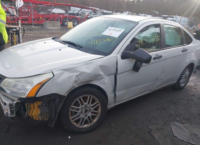 Photo 15 of 2009 Ford Focus SE (VIN 1FAHP35N19W105084)