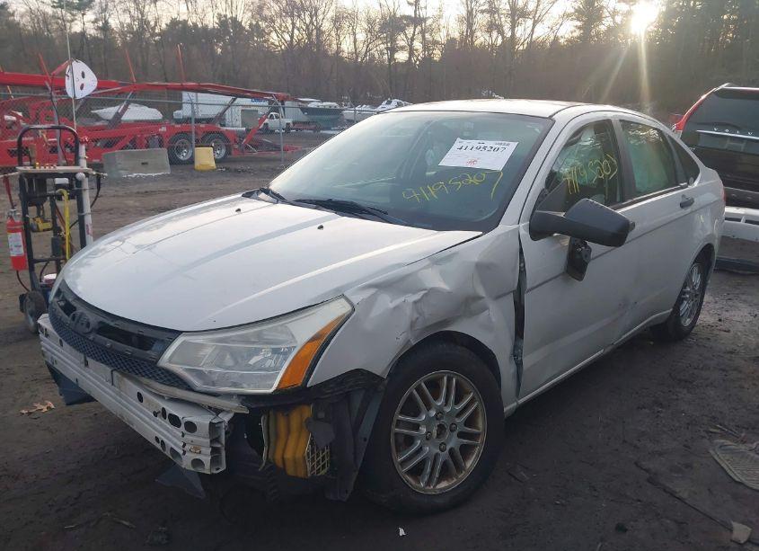 Photo 2 of 2009 Ford Focus SE (VIN 1FAHP35N19W105084)