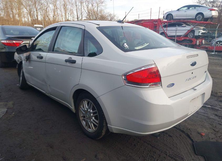 Photo 3 of 2009 Ford Focus SE (VIN 1FAHP35N19W105084)