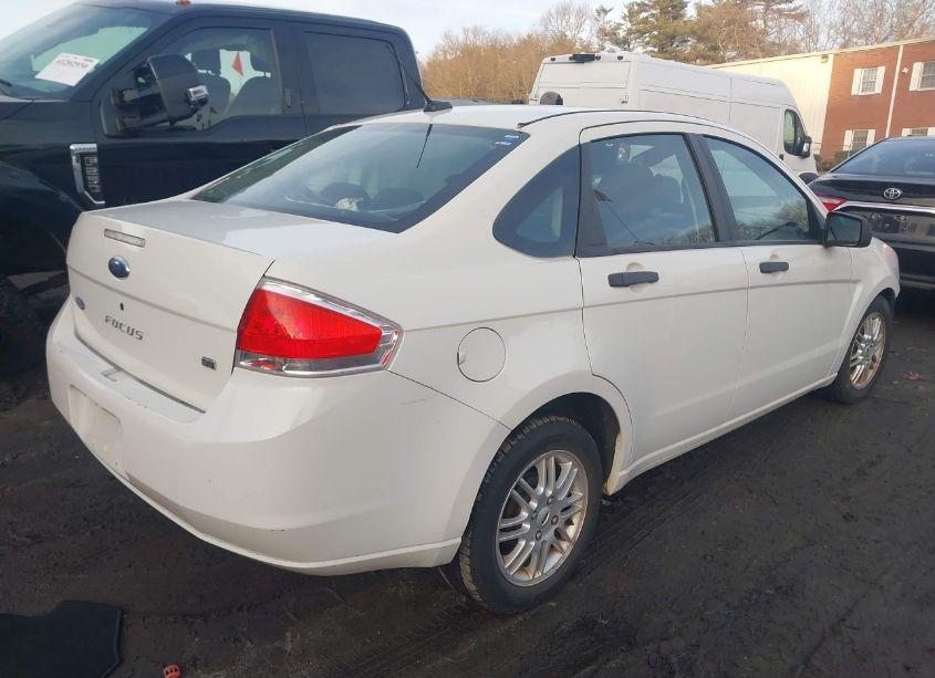 Photo 4 of 2009 Ford Focus SE (VIN 1FAHP35N19W105084)