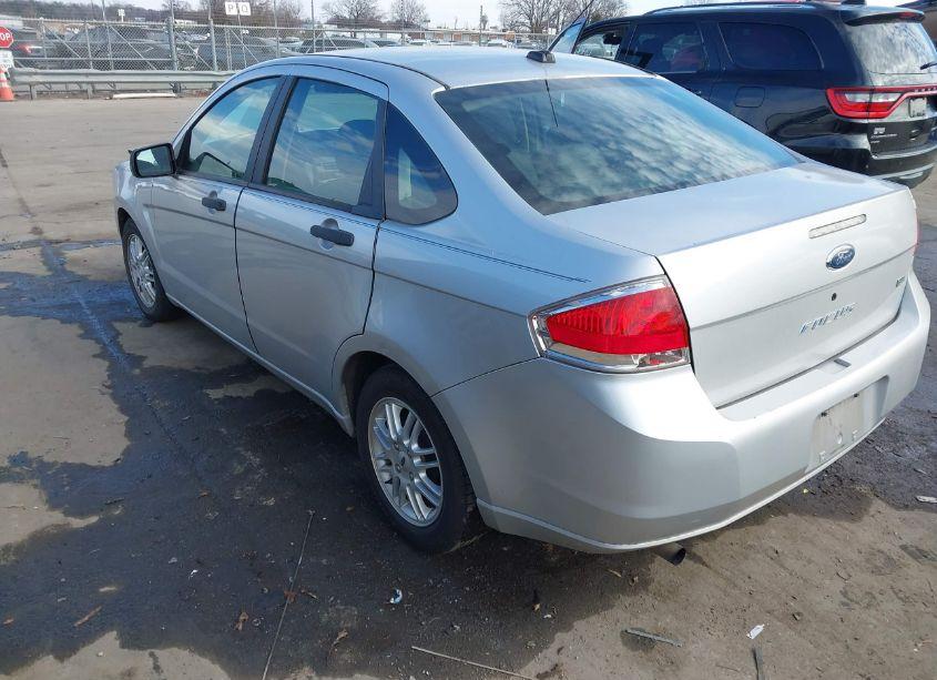 Photo 3 of 2009 Ford Focus SE (VIN 1FAHP35N19W112102)