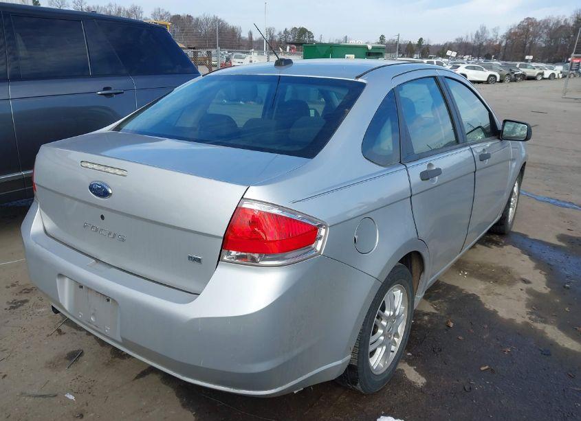 Photo 4 of 2009 Ford Focus SE (VIN 1FAHP35N19W112102)