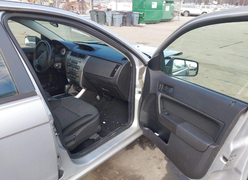 Photo 5 of 2009 Ford Focus SE (VIN 1FAHP35N19W112102)