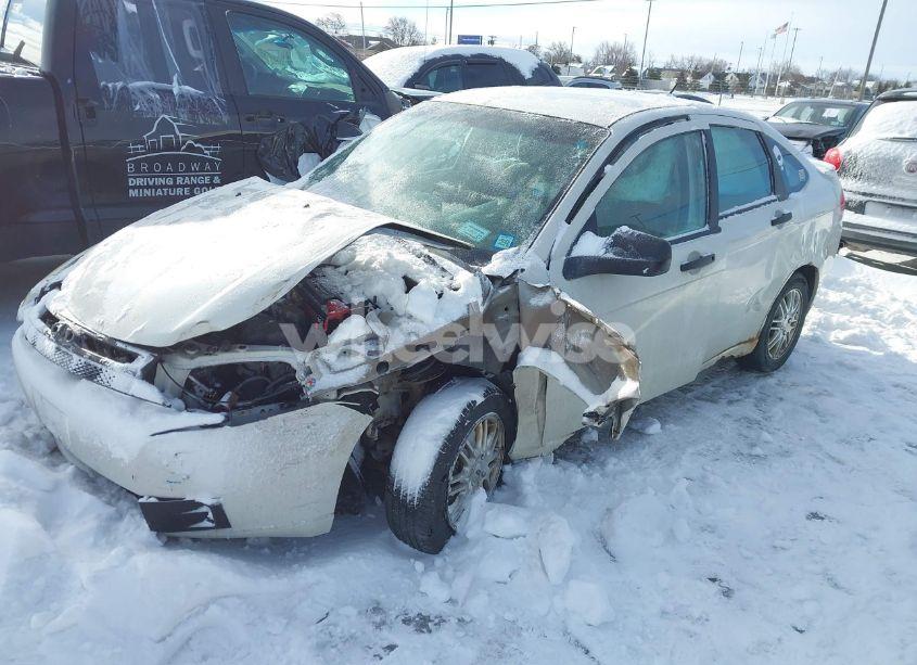 Photo 2 of 2009 Ford Focus SE (VIN 1FAHP35N19W130681)
