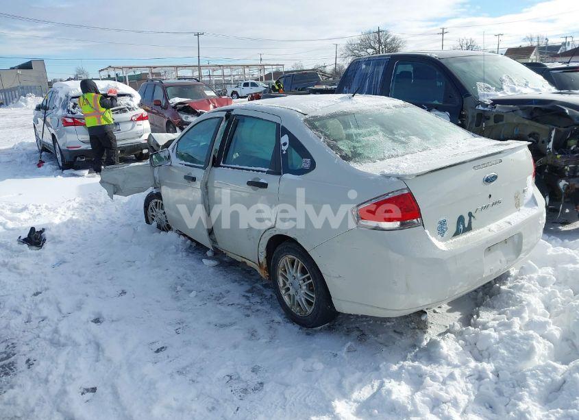 Photo 3 of 2009 Ford Focus SE (VIN 1FAHP35N19W130681)