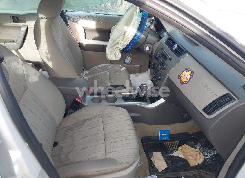 Photo 5 of 2009 Ford Focus SE (VIN 1FAHP35N19W130681)