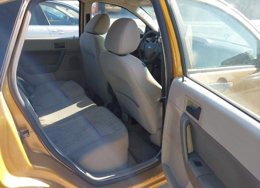 Photo 8 of 2009 Ford Focus SE (VIN 1FAHP35N19W208408)