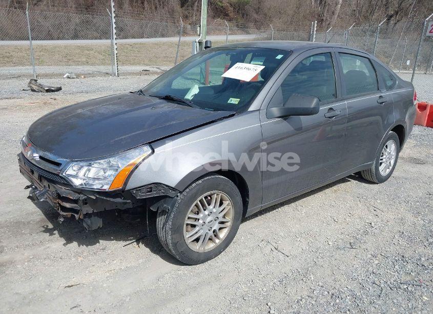 Photo 2 of 2009 Ford Focus SE (VIN 1FAHP35N19W220851)