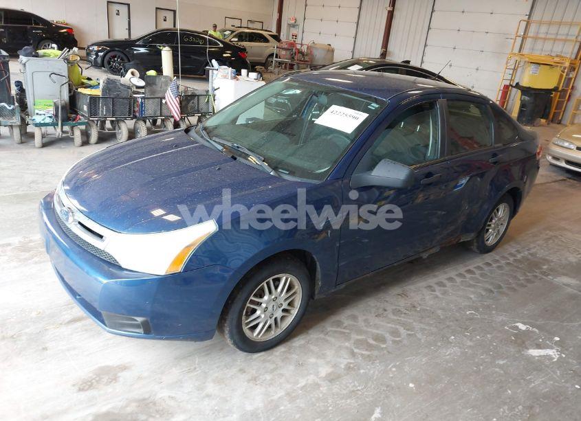 Photo 2 of 2009 Ford Focus SE (VIN 1FAHP35N29W110634)