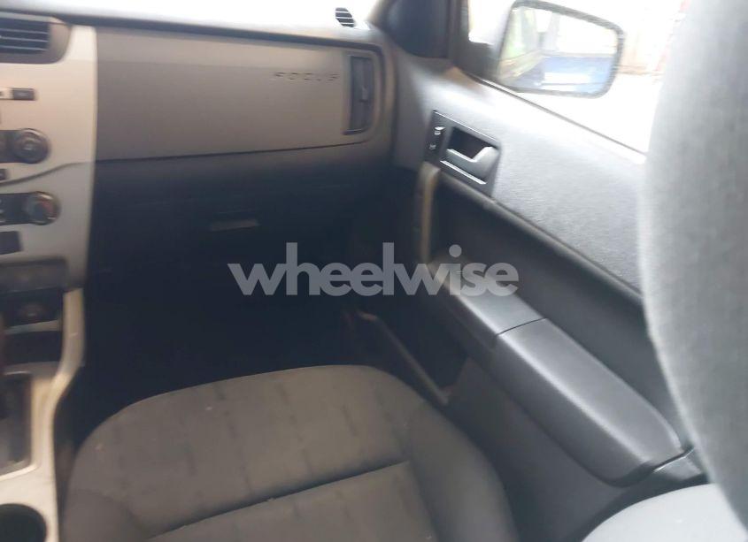 Photo 5 of 2009 Ford Focus SE (VIN 1FAHP35N29W110634)