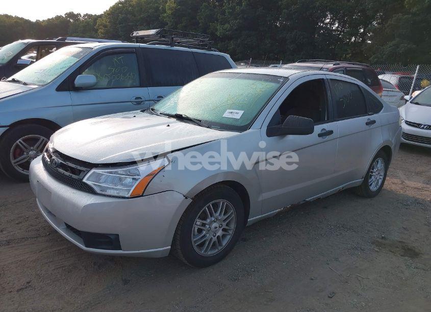 Photo 2 of 2009 Ford Focus SE (VIN 1FAHP35N29W195796)