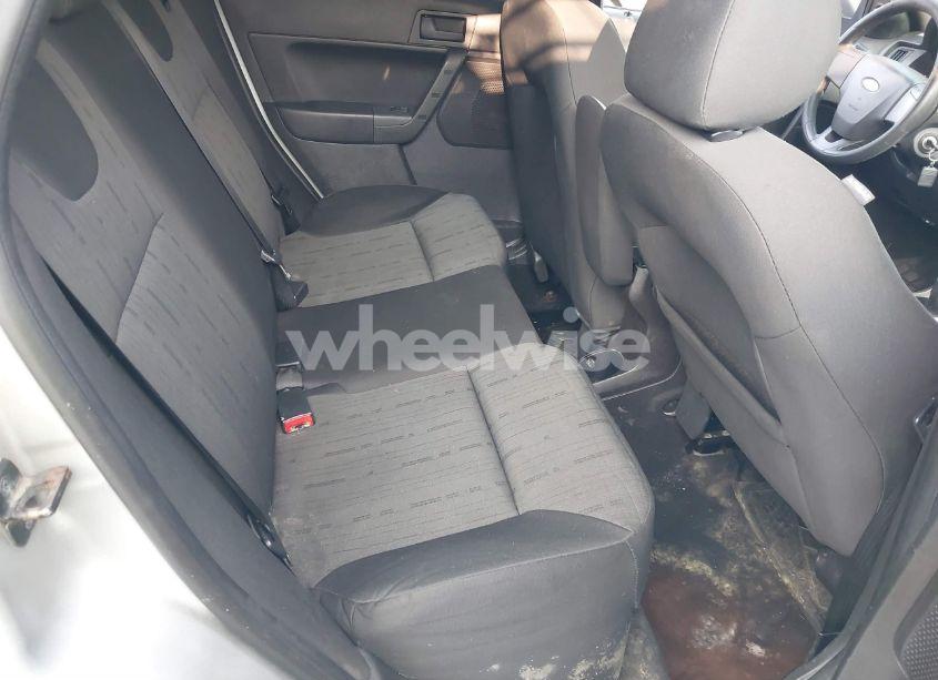 Photo 8 of 2009 Ford Focus SE (VIN 1FAHP35N29W195796)