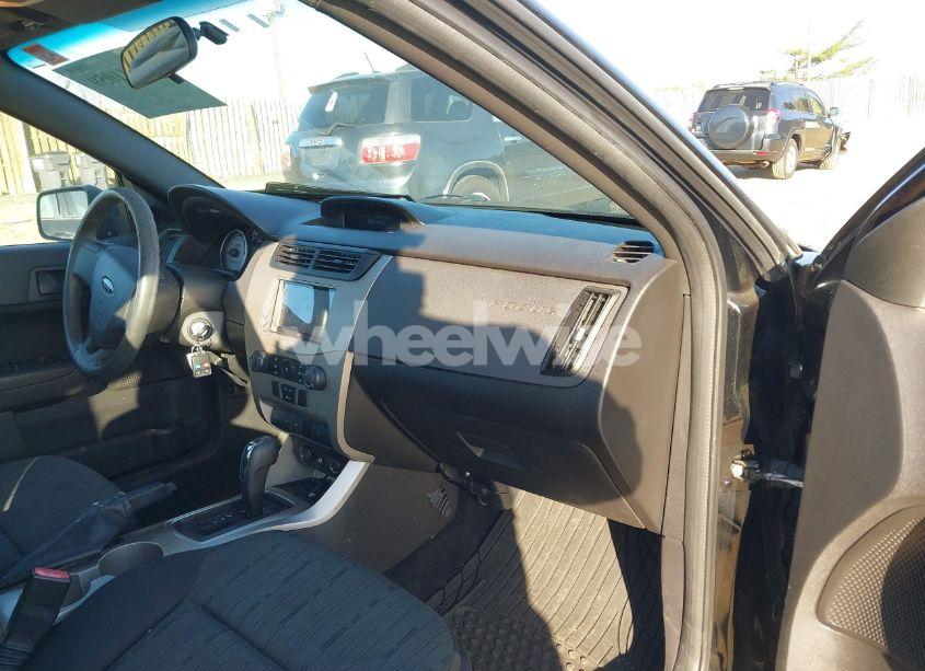 Photo 5 of 2009 Ford Focus SE (VIN 1FAHP35N29W246035)