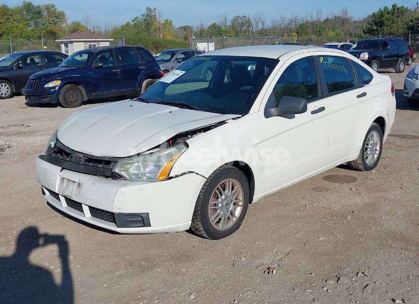 Photo 2 of 2009 Ford Focus SE (VIN 1FAHP35N29W260999)