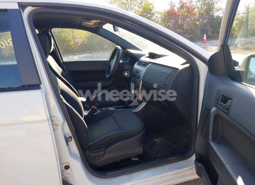 Photo 5 of 2009 Ford Focus SE (VIN 1FAHP35N29W260999)