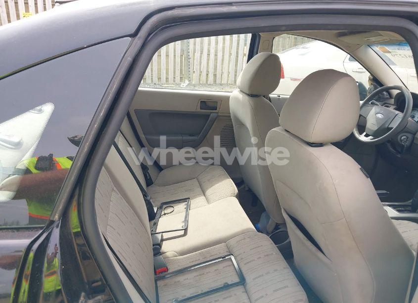 Photo 8 of 2008 Ford Focus SE/SES (VIN 1FAHP35N38W241943)