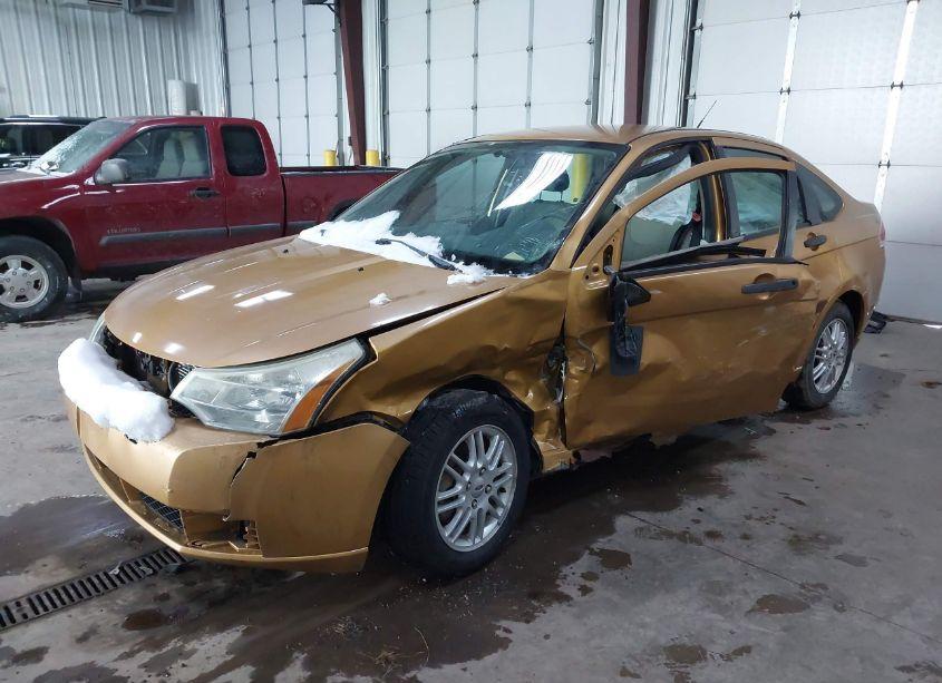 Photo 2 of 2009 Ford Focus SE (VIN 1FAHP35N39W101490)