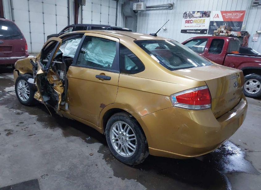 Photo 3 of 2009 Ford Focus SE (VIN 1FAHP35N39W101490)