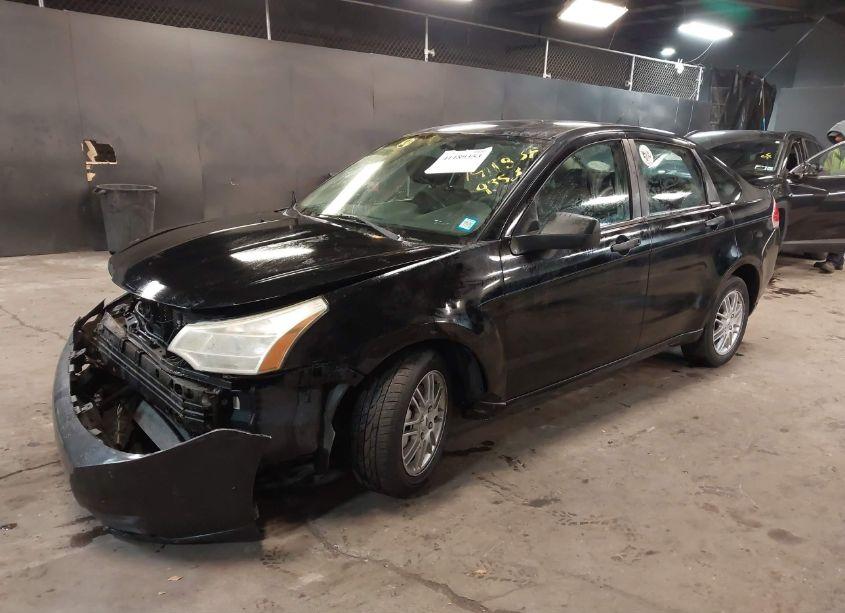 Photo 2 of 2009 Ford Focus SE (VIN 1FAHP35N39W130035)