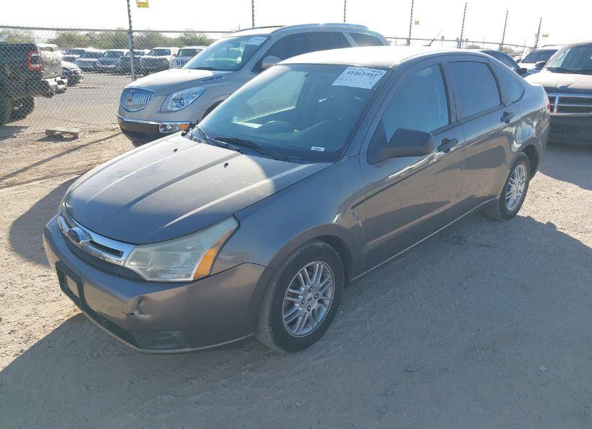 Photo 2 of 2009 Ford Focus SE (VIN 1FAHP35N39W196312)