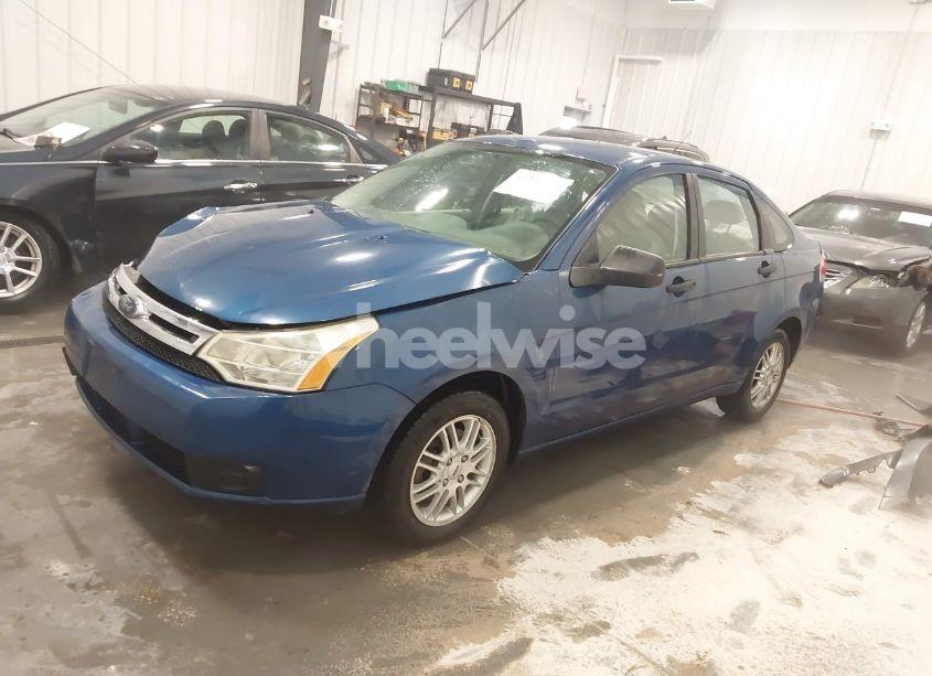 Photo 2 of 2009 Ford Focus SE (VIN 1FAHP35N39W246268)