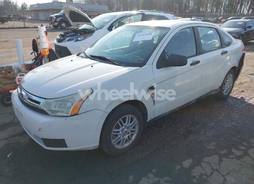 Photo 2 of 2009 Ford Focus SE (VIN 1FAHP35N39W247131)