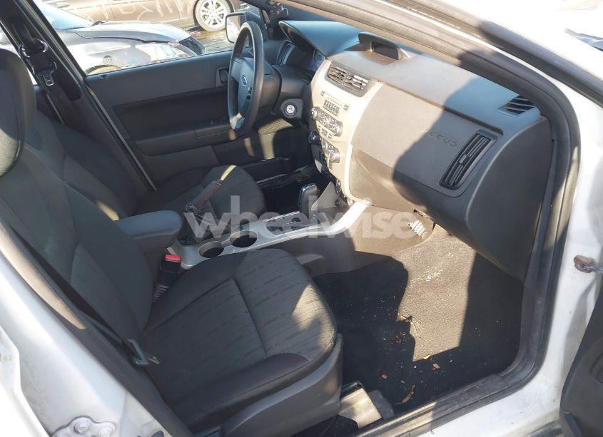 Photo 5 of 2009 Ford Focus SE (VIN 1FAHP35N39W247131)