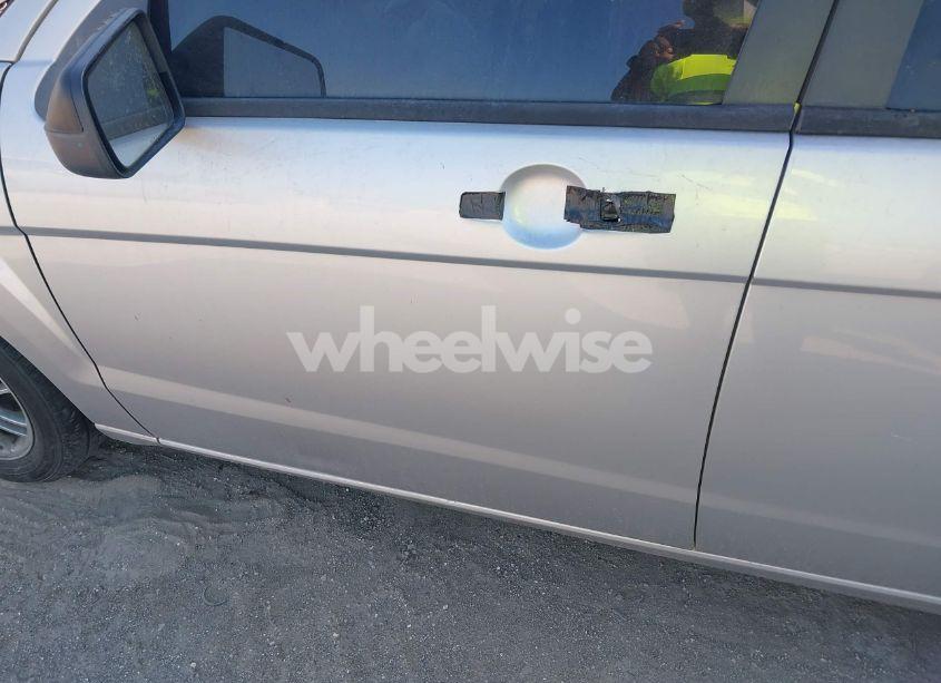 Photo 18 of 2009 Ford Focus SE (VIN 1FAHP35N49W131923)