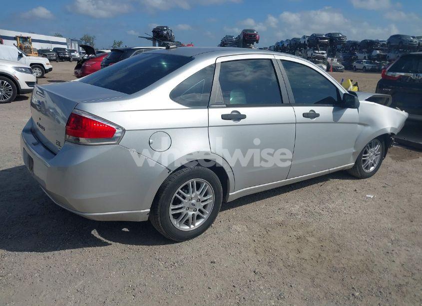 Photo 4 of 2009 Ford Focus SE (VIN 1FAHP35N49W131923)