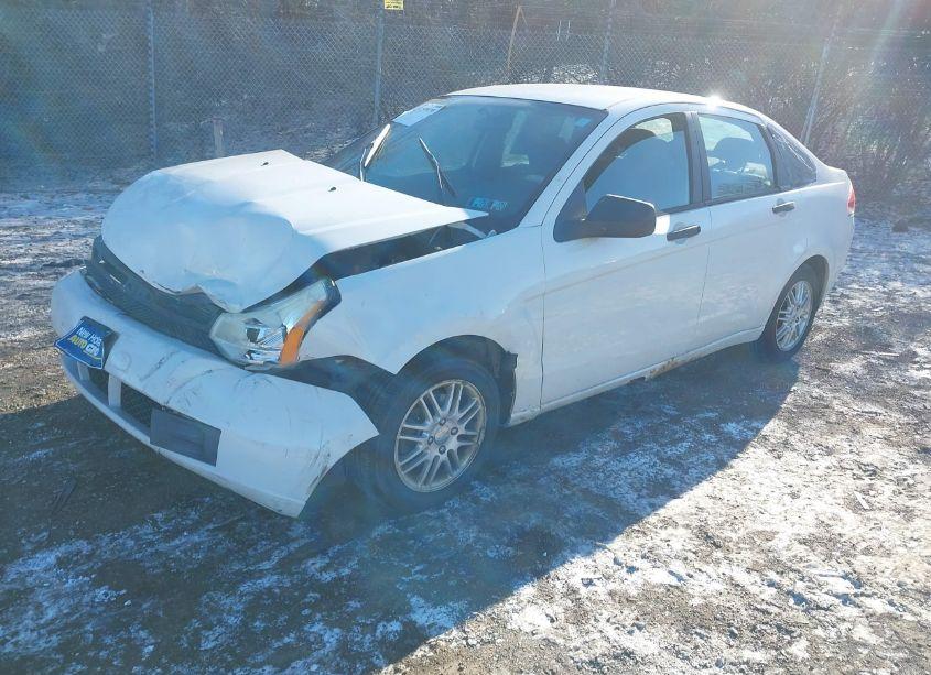 Photo 2 of 2009 Ford Focus SE (VIN 1FAHP35N49W209049)