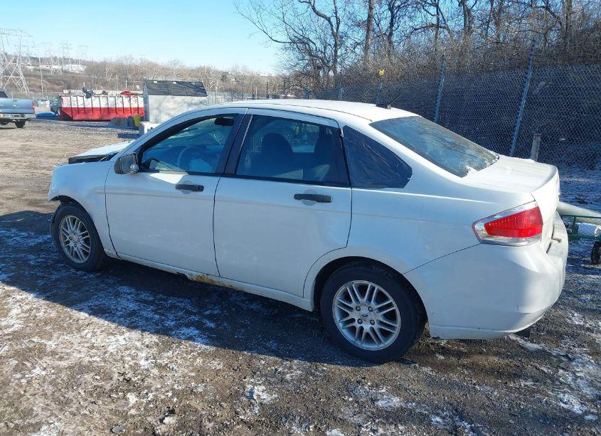 Photo 3 of 2009 Ford Focus SE (VIN 1FAHP35N49W209049)