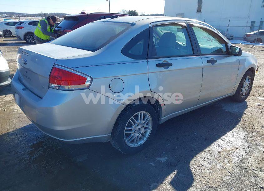 Photo 4 of 2009 Ford Focus SE (VIN 1FAHP35N49W258672)