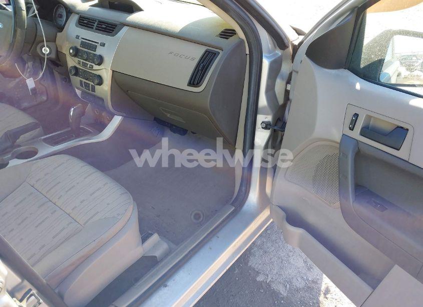 Photo 5 of 2009 Ford Focus SE (VIN 1FAHP35N49W258672)