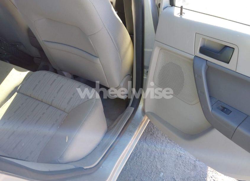 Photo 8 of 2009 Ford Focus SE (VIN 1FAHP35N49W258672)