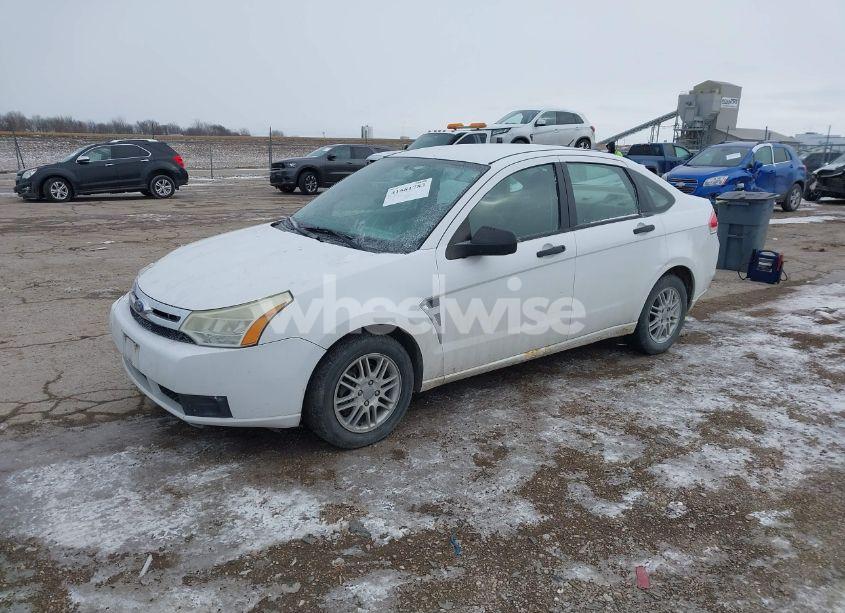 Photo 2 of 2008 Ford Focus SE (VIN 1FAHP35N58W120797)