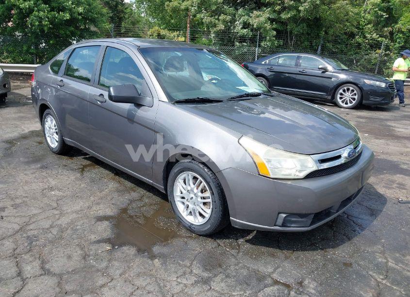 2009 Ford Focus SE (VIN 1FAHP35N59W110448) main photo